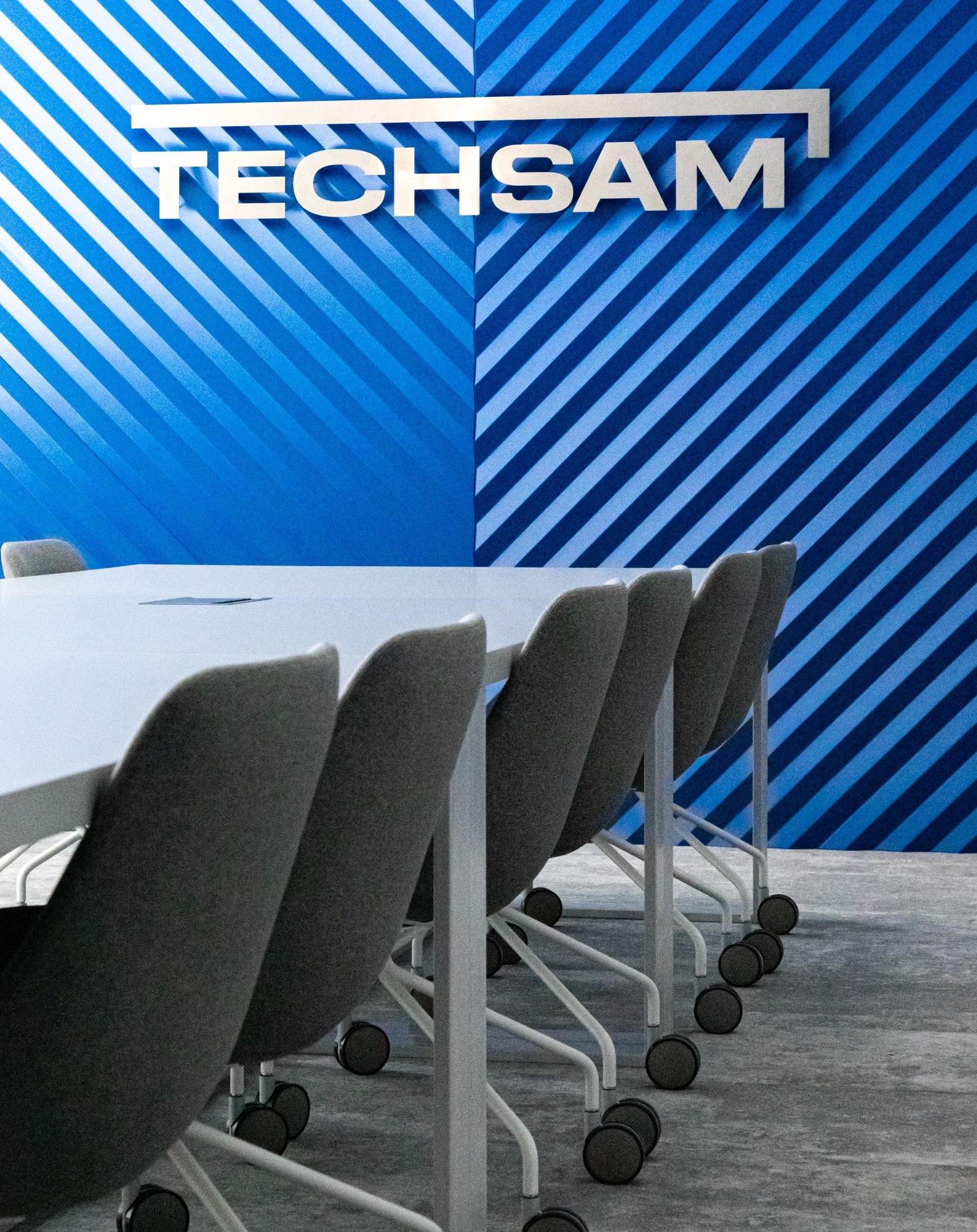 2020 New TECHSAM headquarters - the main warehouse and headquarters of Quatros and Jonnesway brands are ready! A modern version of our company is another step towards positive changes in communication. 
